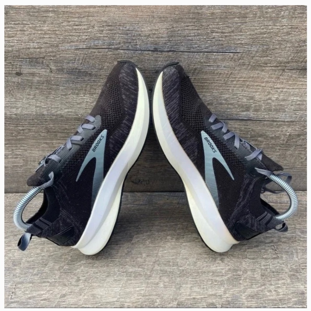 Brooks Levitate 4 Black Running Shoes Sneakers Women’s Size 8 Medium (B)